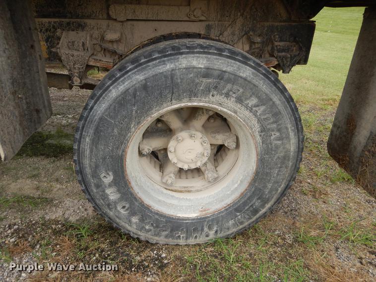 image for item DF1817 1997 Ford F800 dump truck