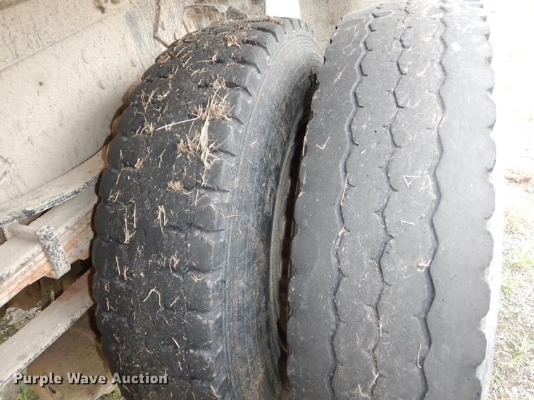 image for item DF1817 1997 Ford F800 dump truck