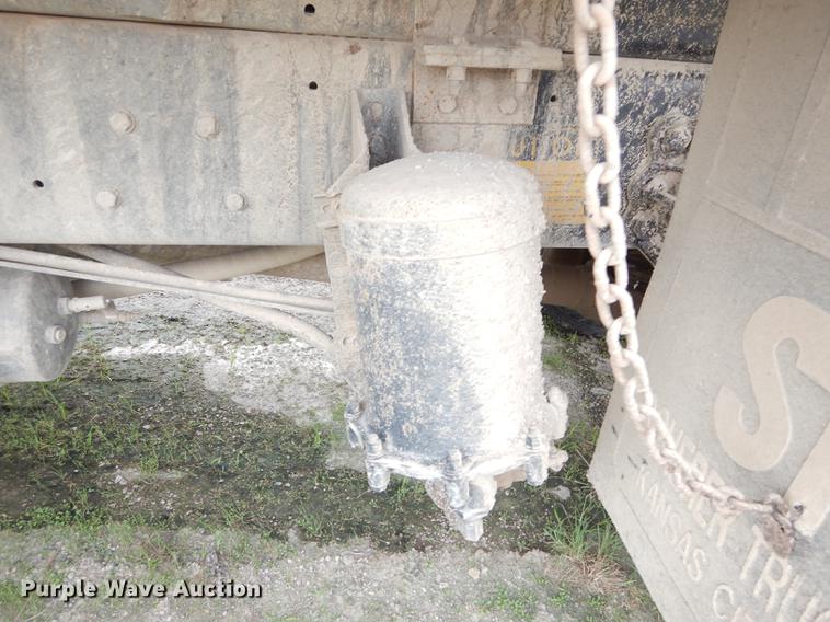 image for item DF1817 1997 Ford F800 dump truck