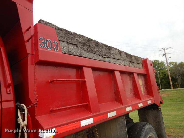 image for item DF1817 1997 Ford F800 dump truck