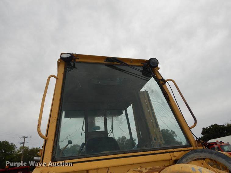 image for item DF1818 1987 Caterpillar 953 track loader