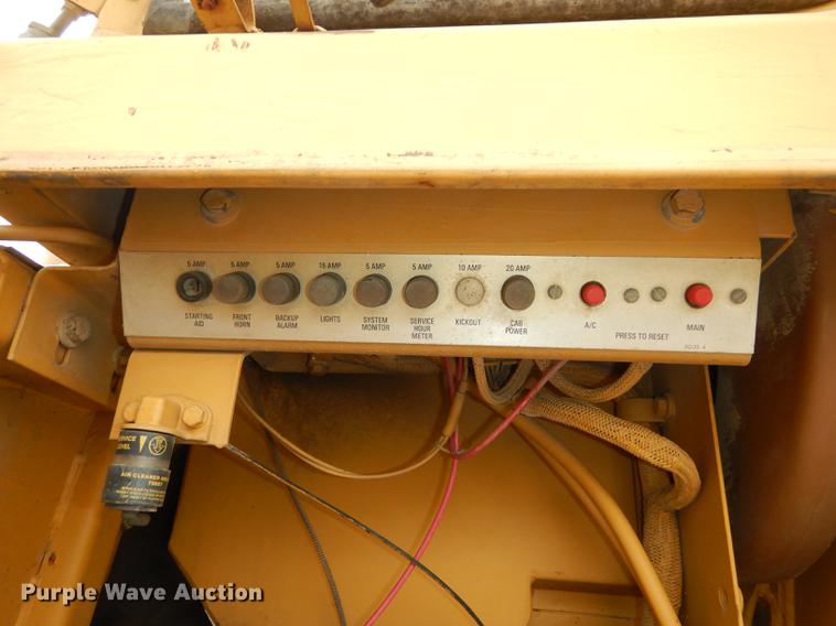 image for item DF1818 1987 Caterpillar 953 track loader