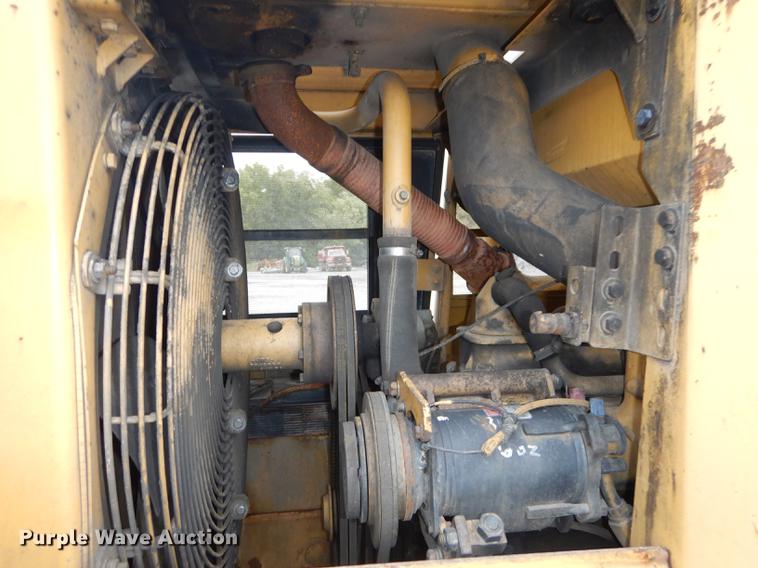 image for item DF1818 1987 Caterpillar 953 track loader