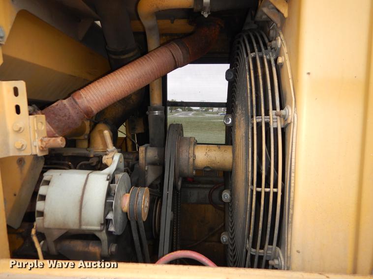 image for item DF1818 1987 Caterpillar 953 track loader