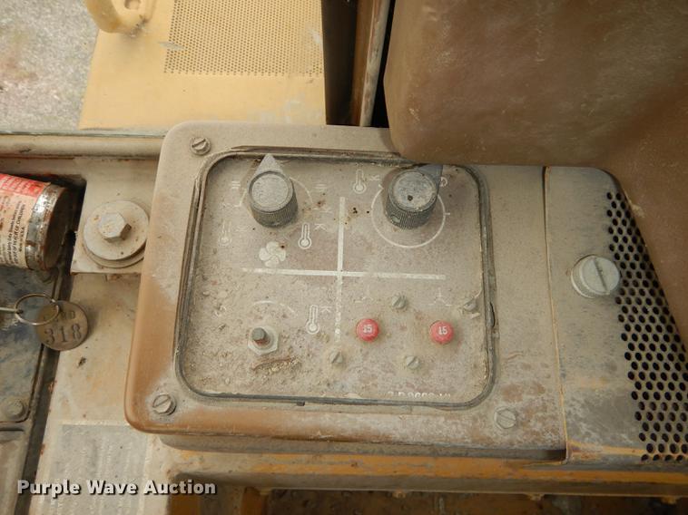 image for item DF1818 1987 Caterpillar 953 track loader