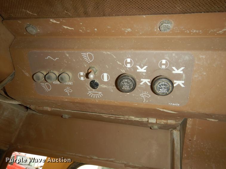 image for item DF1818 1987 Caterpillar 953 track loader