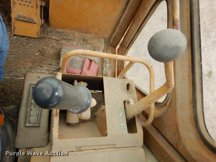 image for item DF1818 1987 Caterpillar 953 track loader