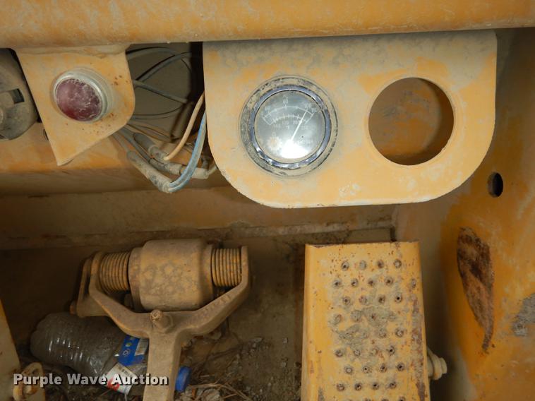 image for item DF1818 1987 Caterpillar 953 track loader