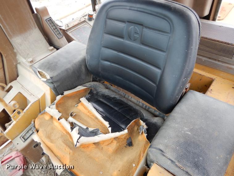 image for item DF1818 1987 Caterpillar 953 track loader