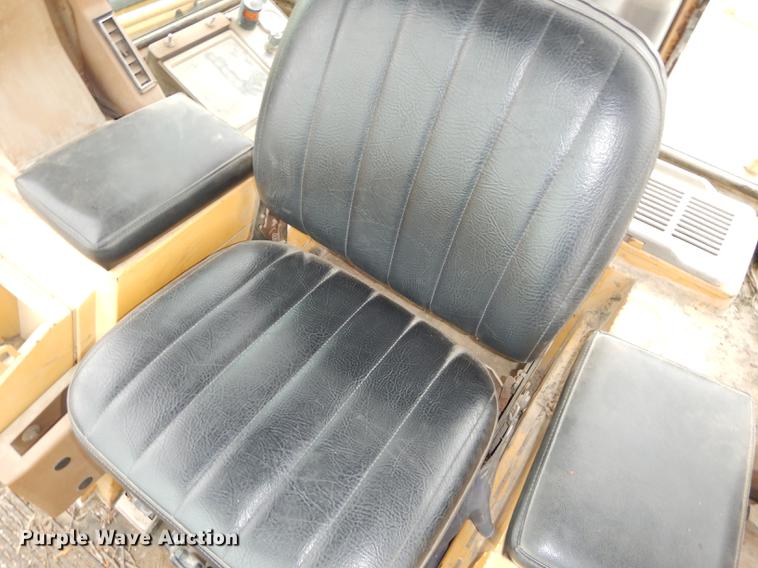 image for item DF1819 1989 Caterpillar 953 track loader