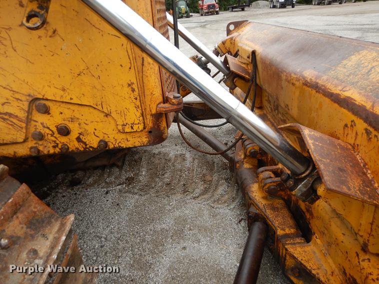 image for item DF1820 1977 Caterpillar D6D dozer