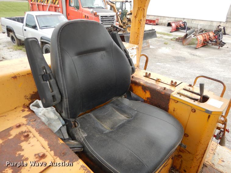 image for item DF1820 1977 Caterpillar D6D dozer