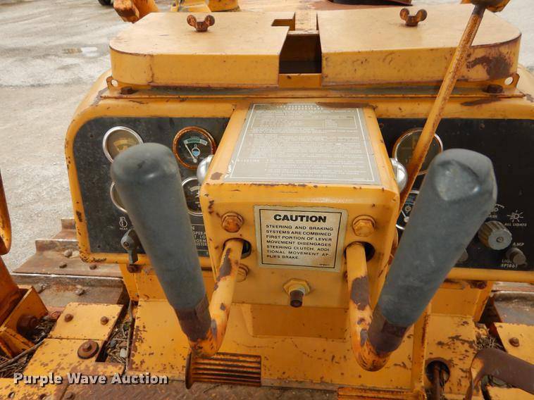 image for item DF1820 1977 Caterpillar D6D dozer