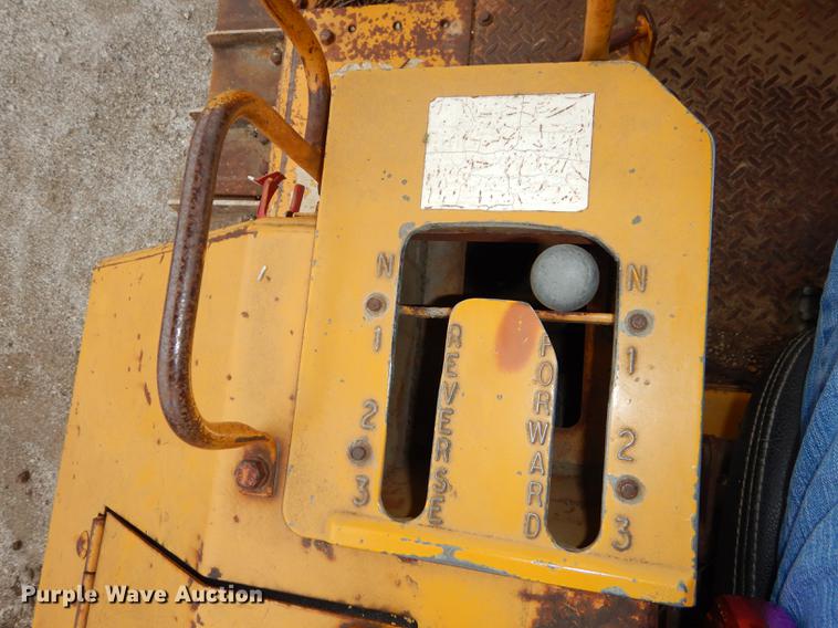 image for item DF1820 1977 Caterpillar D6D dozer