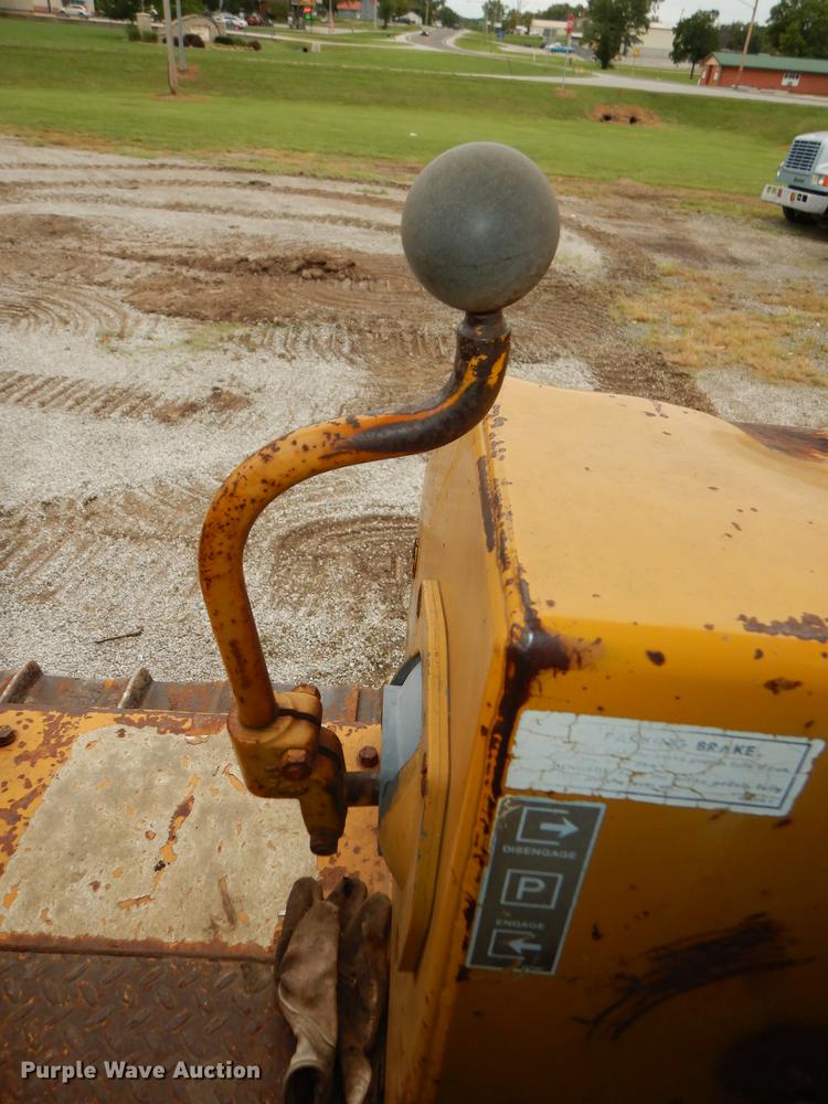 image for item DF1820 1977 Caterpillar D6D dozer