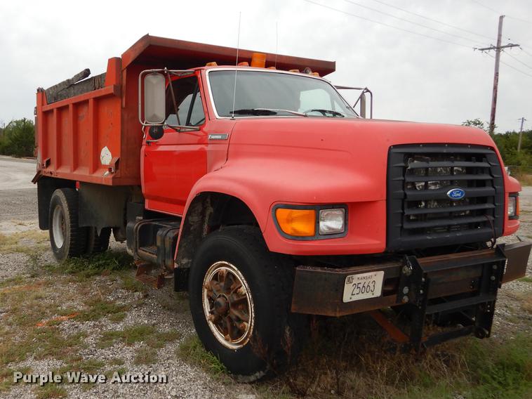 image for item DF1825 1995 Ford F800 dump truck