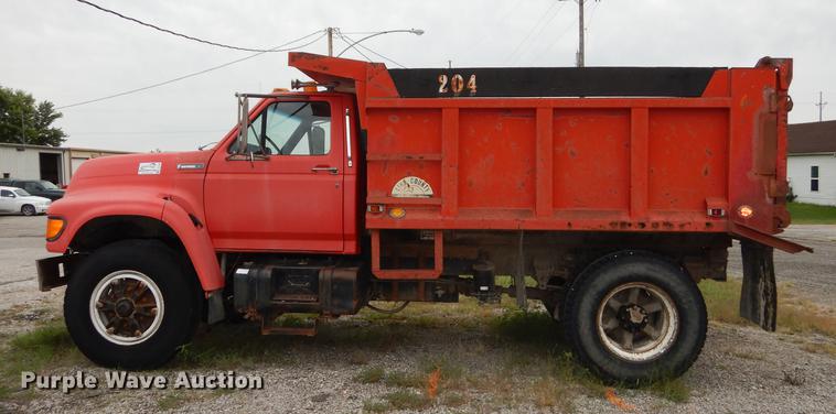 image for item DF1825 1995 Ford F800 dump truck