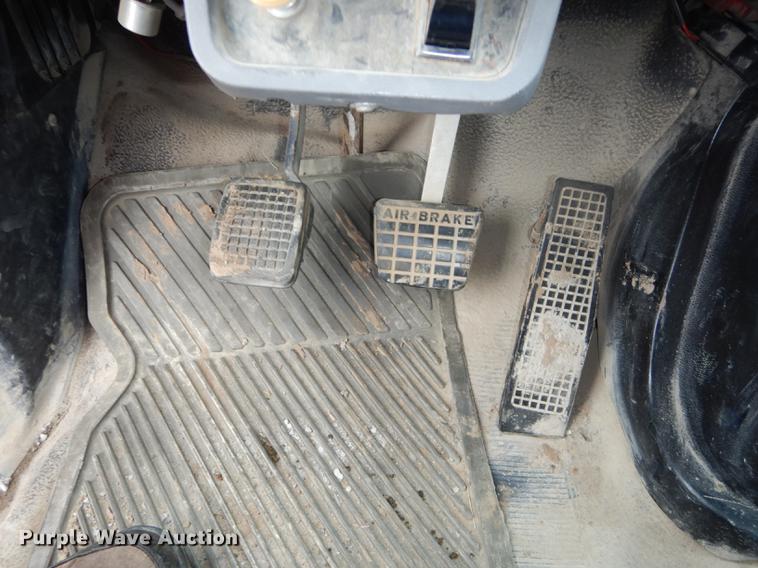 image for item DF1825 1995 Ford F800 dump truck