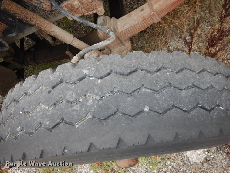 image for item DF1825 1995 Ford F800 dump truck