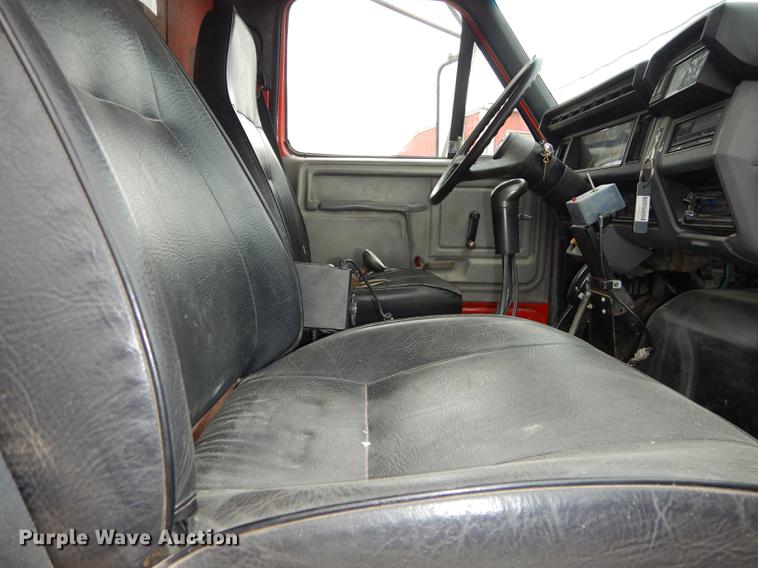 image for item DF1825 1995 Ford F800 dump truck