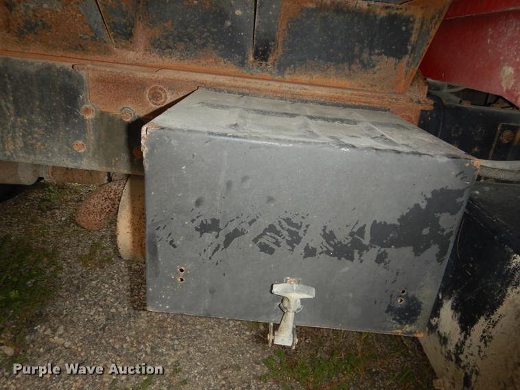 image for item DF1825 1995 Ford F800 dump truck