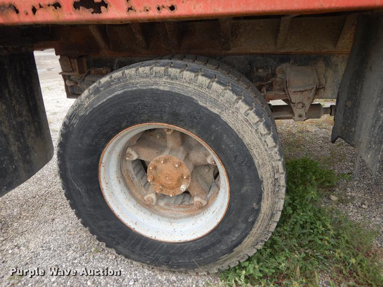 image for item DF1825 1995 Ford F800 dump truck