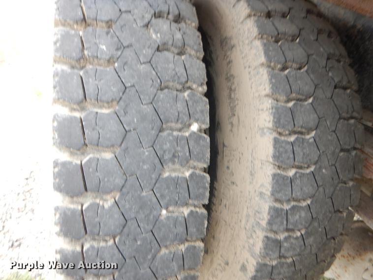 image for item DF1825 1995 Ford F800 dump truck