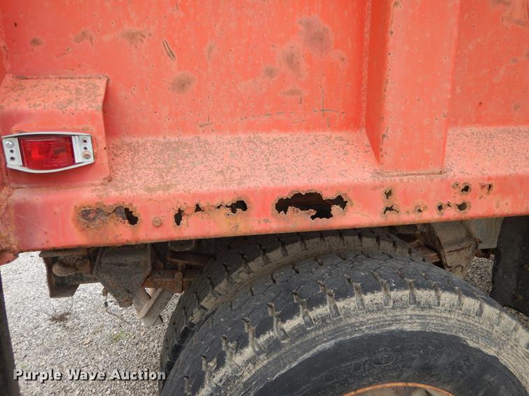 image for item DF1825 1995 Ford F800 dump truck