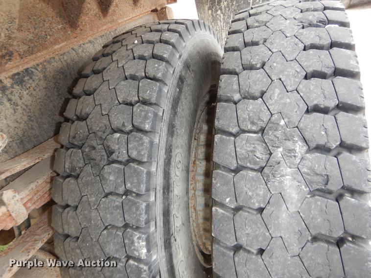 image for item DF1825 1995 Ford F800 dump truck