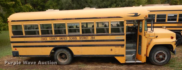 image for item DF1870 1993 Ford B700 school bus