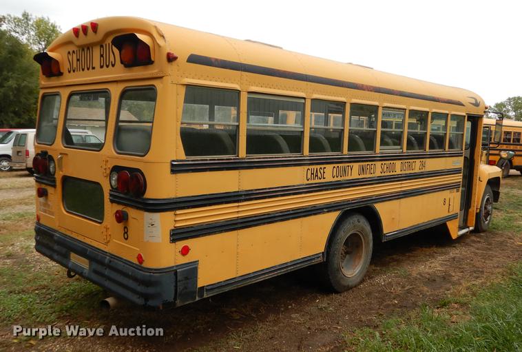 image for item DF1870 1993 Ford B700 school bus