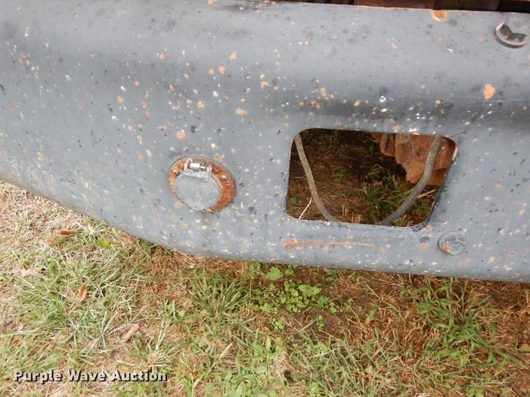 image for item DF1870 1993 Ford B700 school bus