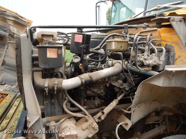 image for item DF1870 1993 Ford B700 school bus