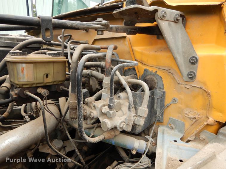 image for item DF1870 1993 Ford B700 school bus