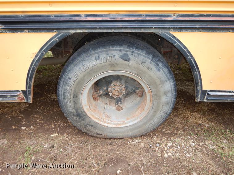 image for item DF1870 1993 Ford B700 school bus
