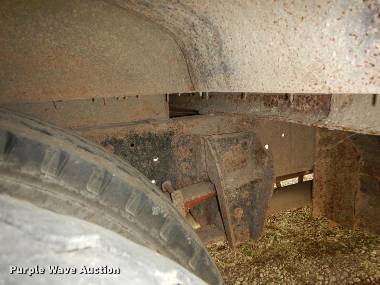 image for item DF1870 1993 Ford B700 school bus