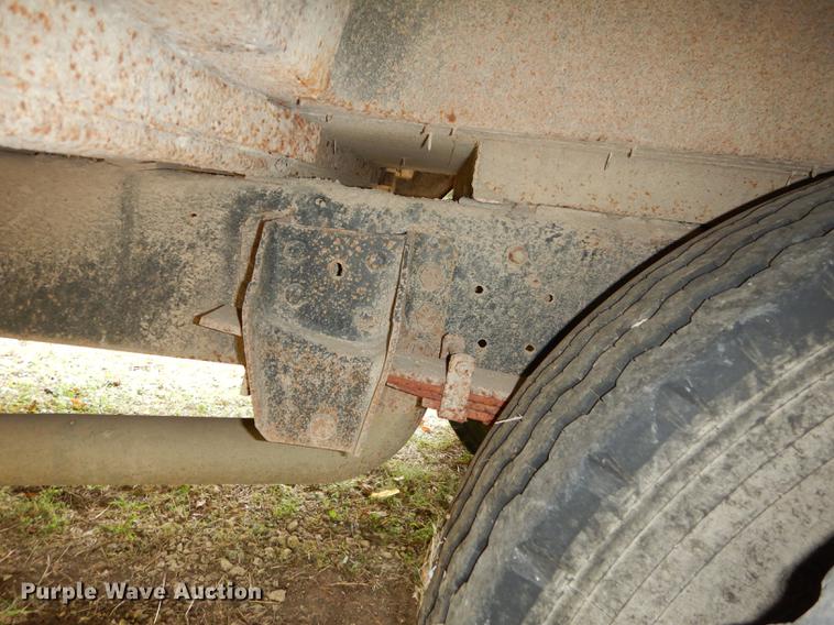 image for item DF1870 1993 Ford B700 school bus