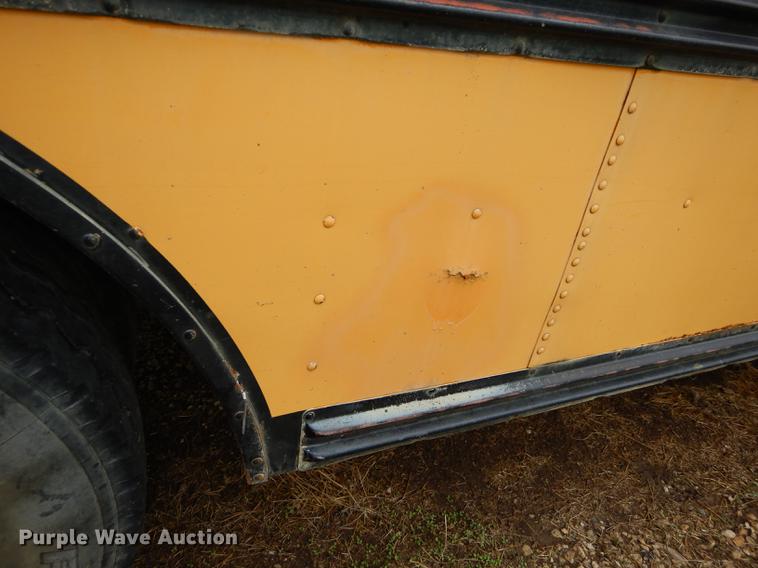 image for item DF1870 1993 Ford B700 school bus