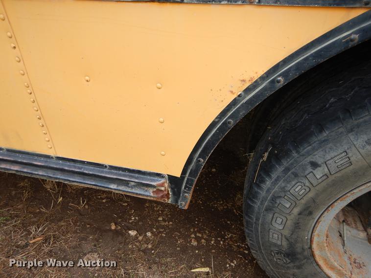 image for item DF1870 1993 Ford B700 school bus