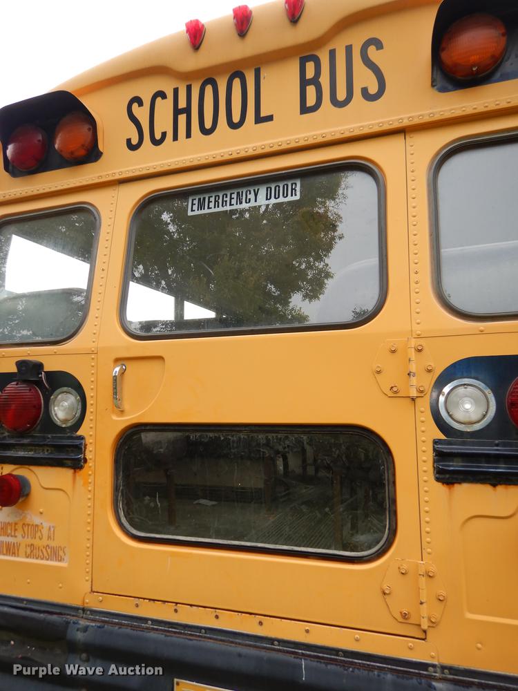 image for item DF1870 1993 Ford B700 school bus