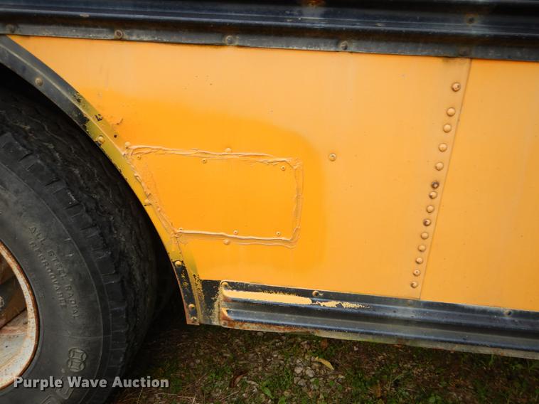 image for item DF1870 1993 Ford B700 school bus