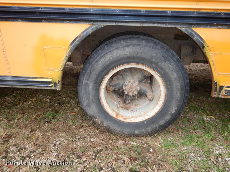 image for item DF1870 1993 Ford B700 school bus