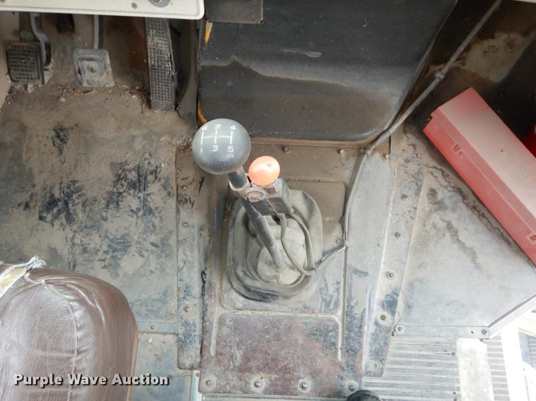 image for item DF1870 1993 Ford B700 school bus