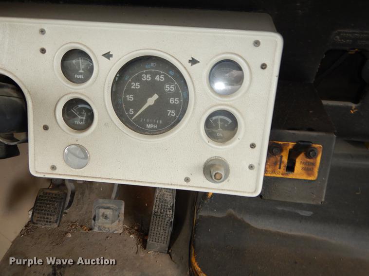 image for item DF1870 1993 Ford B700 school bus