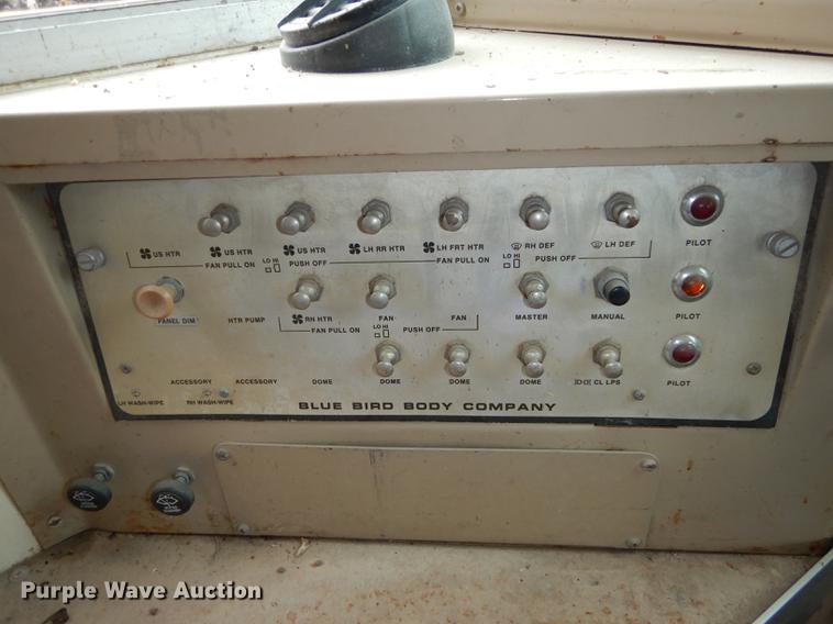 image for item DF1870 1993 Ford B700 school bus