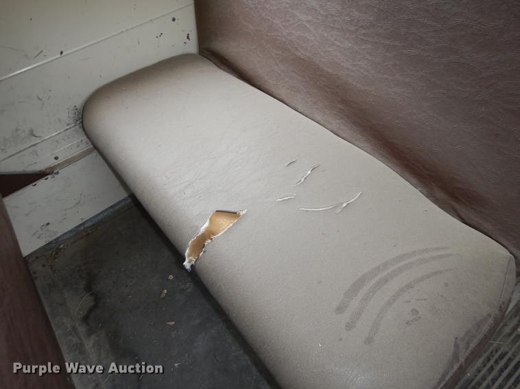 image for item DF1870 1993 Ford B700 school bus