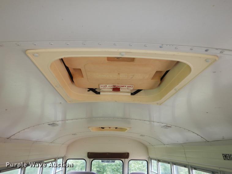 image for item DF1870 1993 Ford B700 school bus