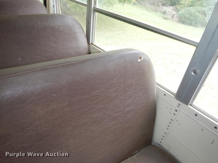 image for item DF1870 1993 Ford B700 school bus