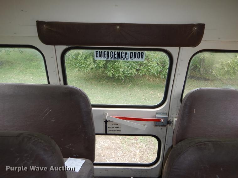 image for item DF1870 1993 Ford B700 school bus