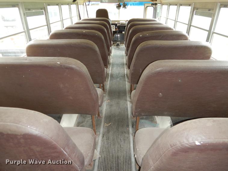 image for item DF1870 1993 Ford B700 school bus